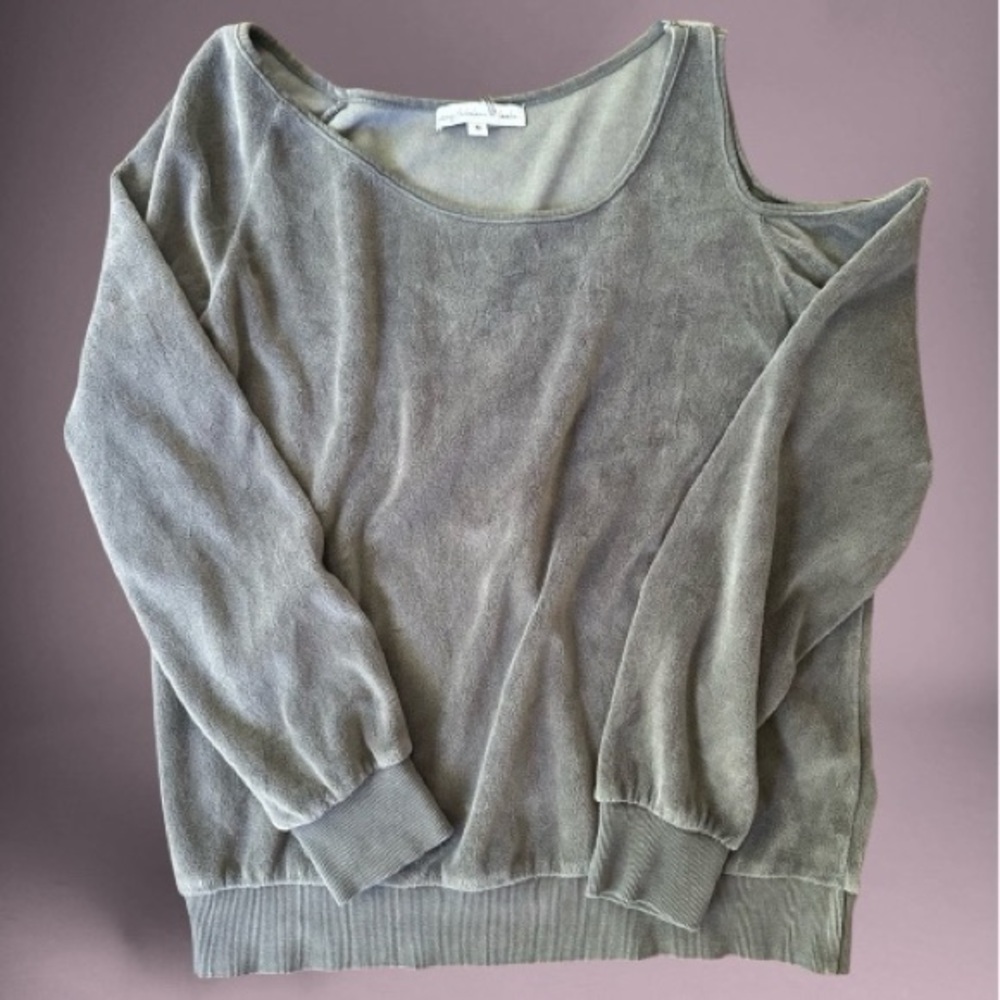 YF&B Gray Velour Jacee Cold Shoulder Top Comfortable Cozy NWOT Size Small